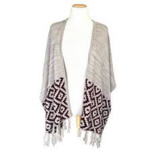 XS13 Charlotte Russe Beige and Burgundy Poncho - Picture 1 of 6
